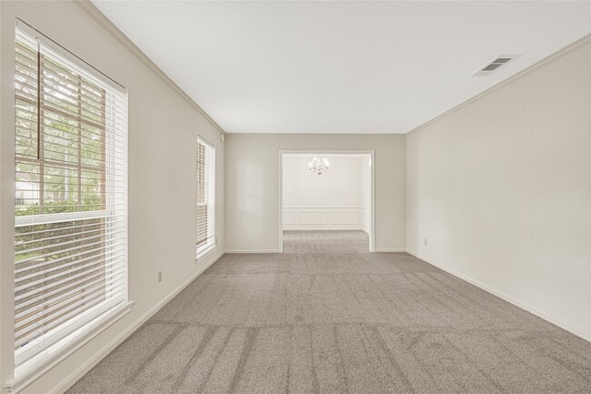 Building Photo - 5702 Vestavia Dr