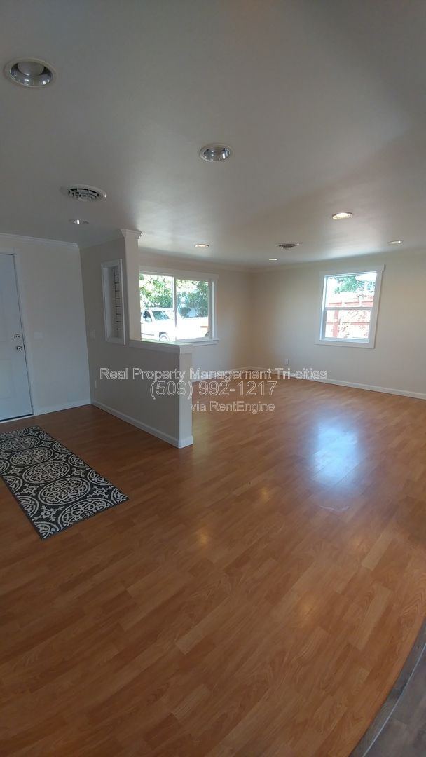 Foto del edificio - 1310 Birch Ave