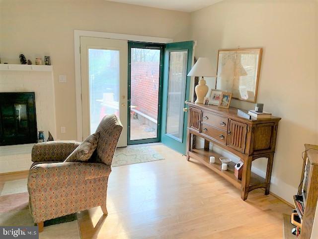 Foto del edificio - 8127 Larkin Ln
