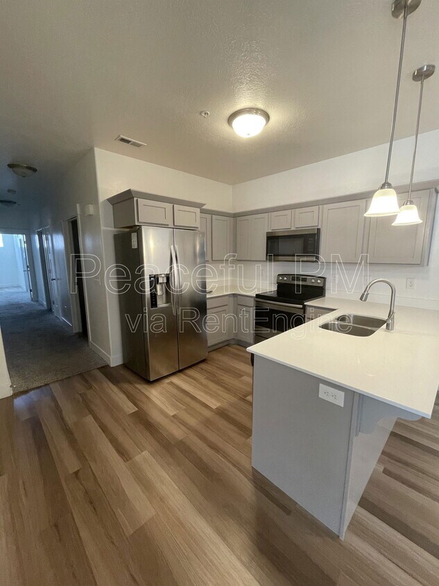 Foto principal - 1772 W Terra Vista Ln