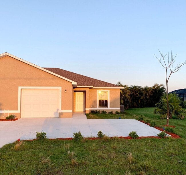 Building Photo - Like New DUPLEX 3 bedroom, 2 bath, 1 car g...