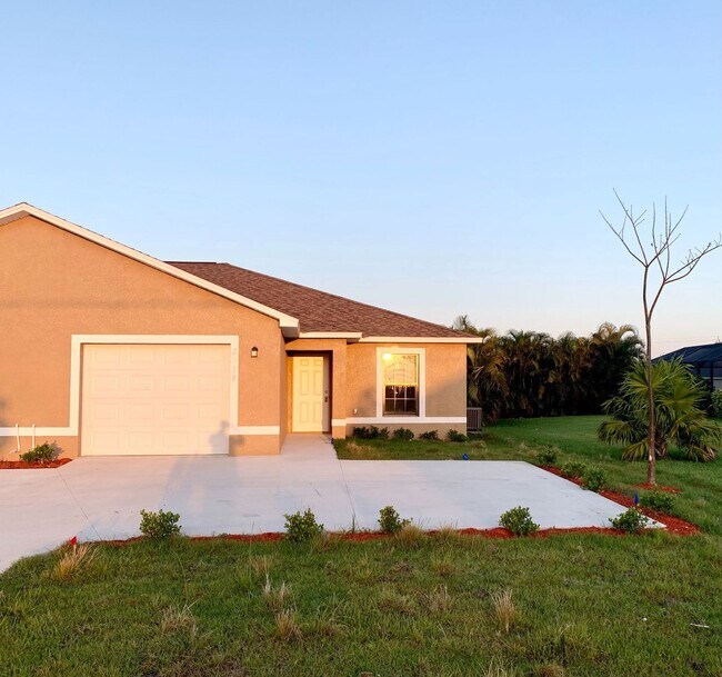 Foto del edificio - Like New DUPLEX 3 bedroom, 2 bath, 1 car g...