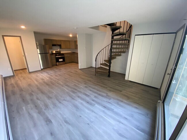 Building Photo - Updated 2br/1ba Townhome in Brooklyn Park
