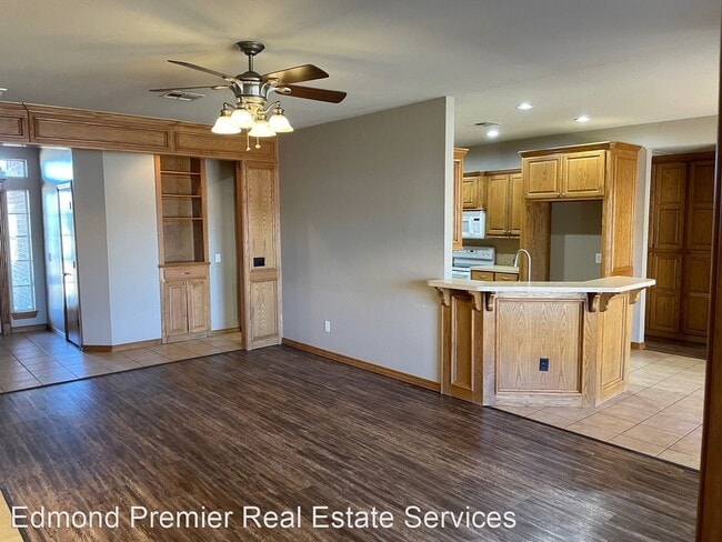 Building Photo - 4 br, 2 bath House - 701 N Ponderosa Way