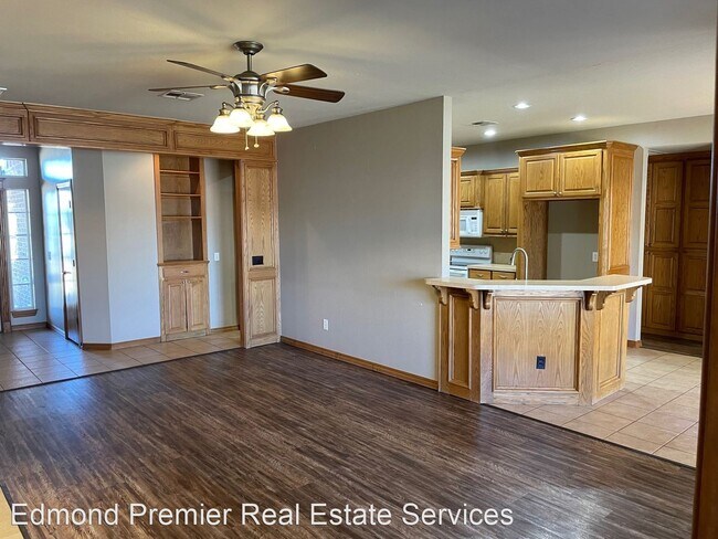 Foto del edificio - 4 br, 2 bath House - 701 N Ponderosa Way