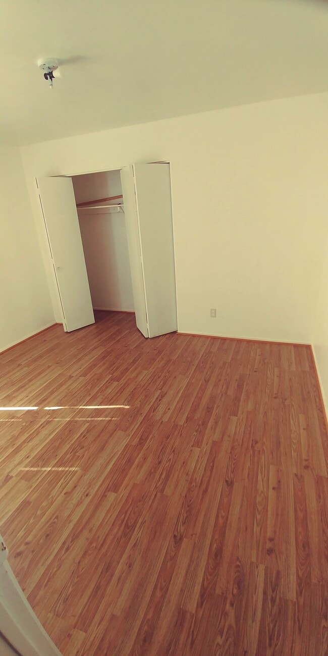 Building Photo - 465 W Ivyglen St