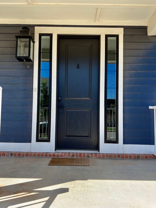 Foto del edificio - Extra large new 4 bdrm 3.5 bath townhome i...
