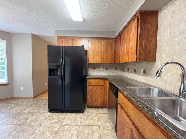 Building Photo - Inviting 3-Bedroom Home with Lush Landscap...