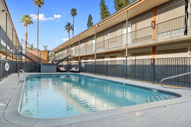 Building Photo - 109 E Broadway Rd