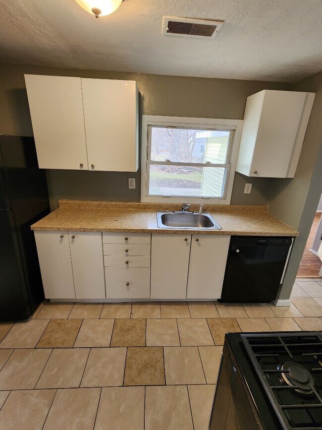 825 Plymouth Ln, McHenry, IL 60051 House for Rent in McHenry, IL