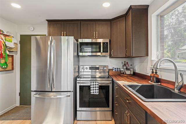 Building Photo - 7720 W 62nd Pl