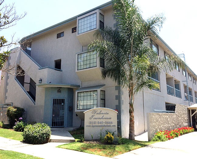 Building Photo - 514 E Valencia Ave