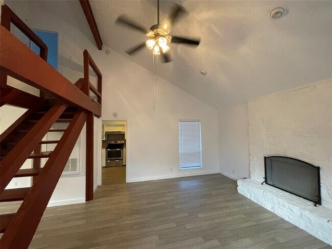 Building Photo - 2805 Vernon Ave