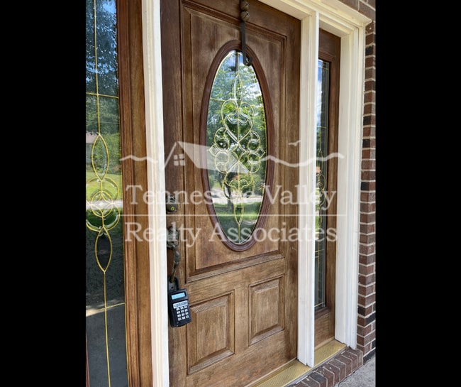 Photo - MOVE IN READY! Spacious 4 bed/2.5 bath spl... House