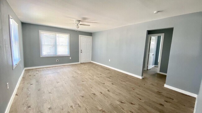 Foto del edificio - 3007 Henderson Ave