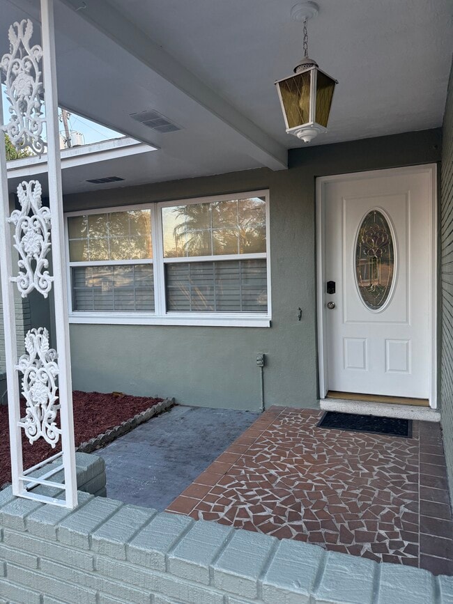 Foto del edificio - 1481 Barry St