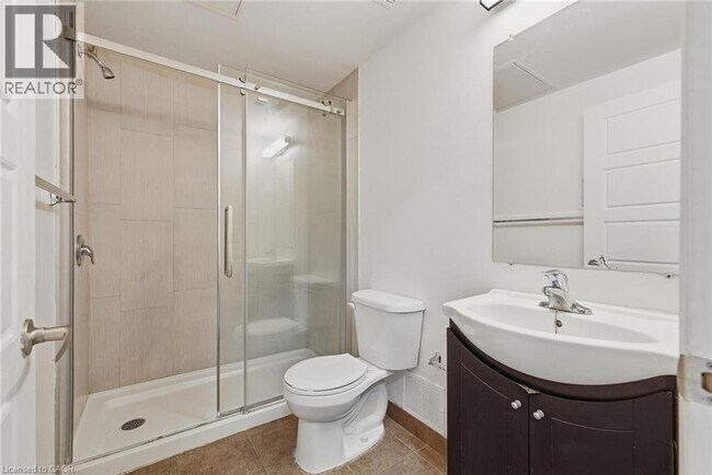 Photo du bâtiment - 30 Duke St W