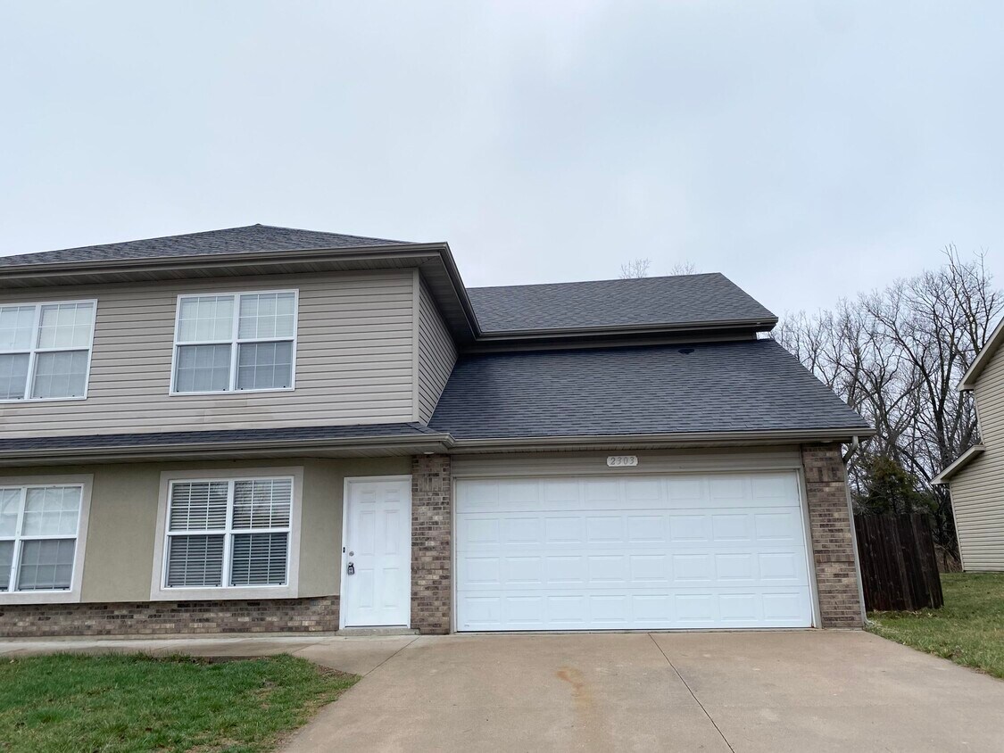 Primary Photo - 2303 Shamrock Dr