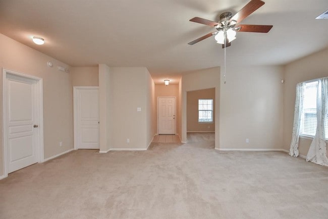 Building Photo - 6127 Carver Pines Dr