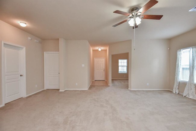 Foto del edificio - 6127 Carver Pines Dr