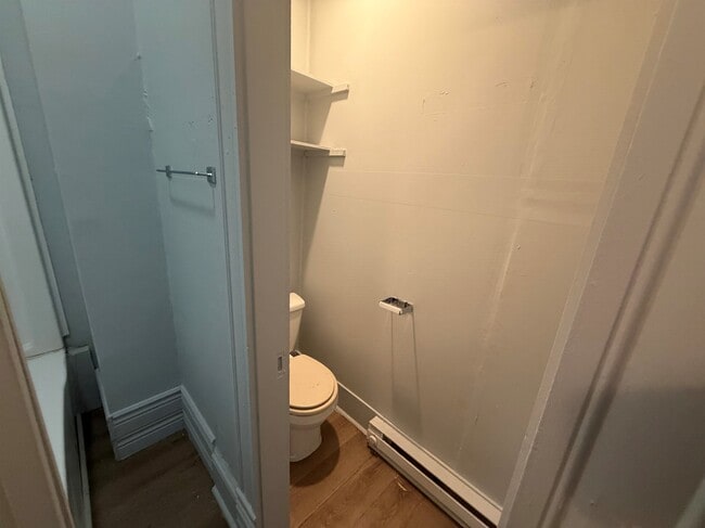 Building Photo - 1137-4 Walnut-