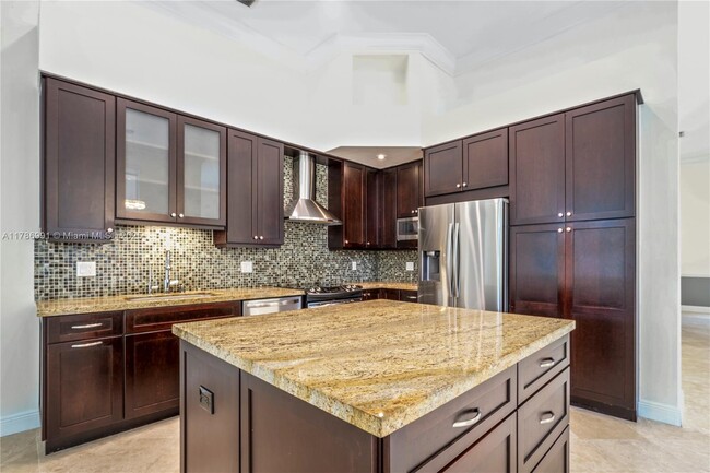 Building Photo - 2724 Oakbrook Dr