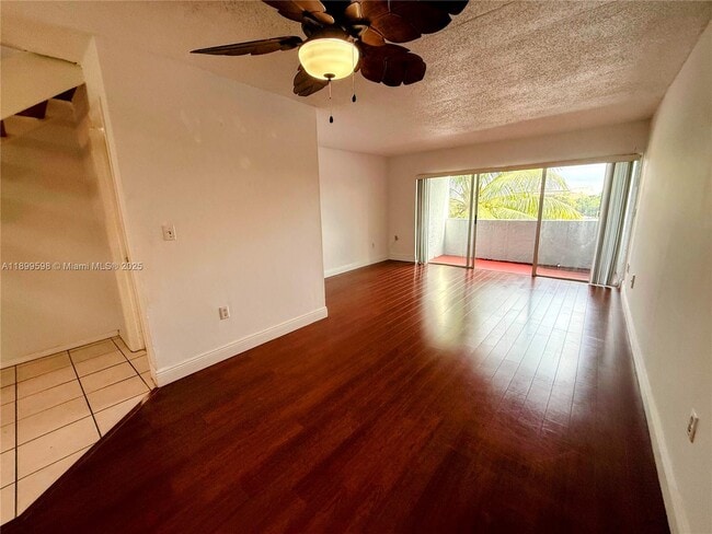 Building Photo - 9357 Fontainebleau Blvd