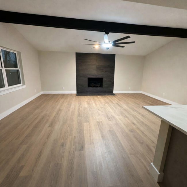 Foto del edificio - 619 Wilson Ct