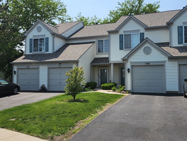 Building Photo - 711 Blossom Ct