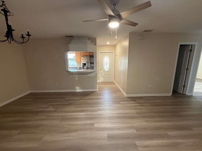 Foto del edificio - 7367 Kenwood Dr