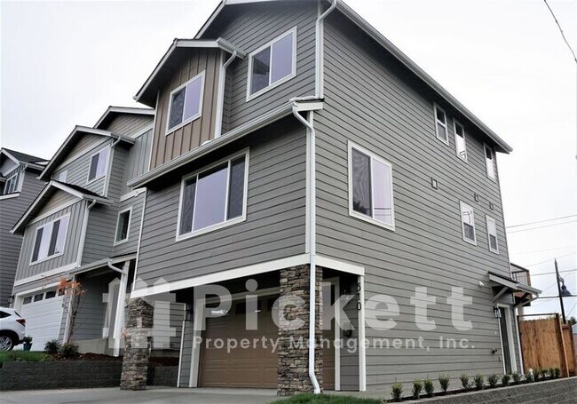 Foto del edificio - 3 Bedroom East Bremerton Home Near Lions Park