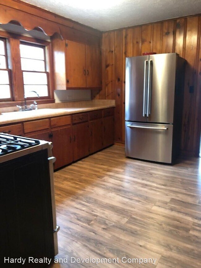 Building Photo - 2 br, 1 bath House - 4 Walton Way