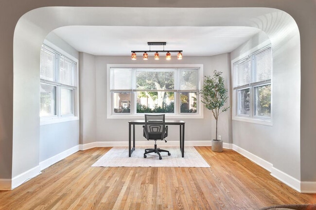 Foto del edificio - 3649 N Whipple St