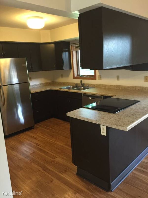Building Photo - 3 br, 1.5 bath Townhome - 3053 Greenway Tr
