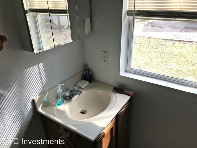 Building Photo - 2 br, 1 bath House - 419 W. Chandler