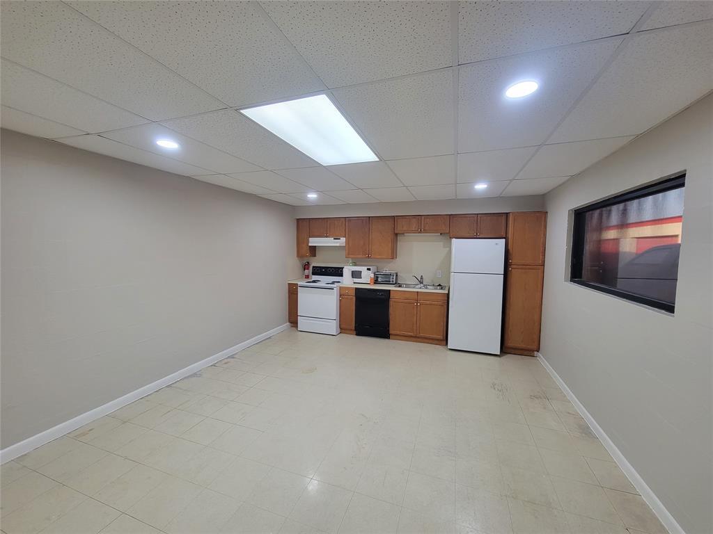 Primary Photo - 12600 La Riviera Dr