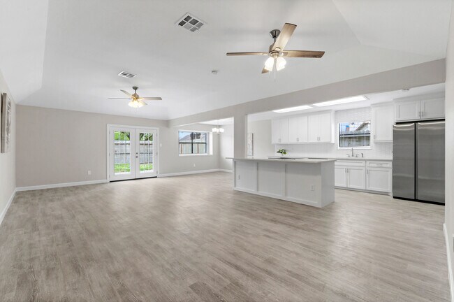 Building Photo - 7038 Laramie Ln