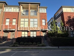 Building Photo - 309 N Green St