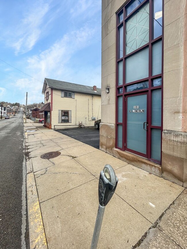 Building Photo - 101 E Lincoln Ave