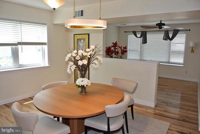 Building Photo - 6 Cobblestone Dr