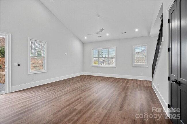 Building Photo - 805 Naples Dr