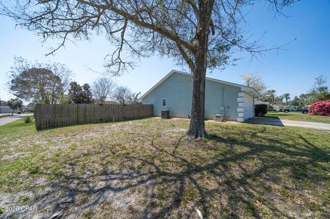 Foto del edificio - 307 Fan Palm Pl