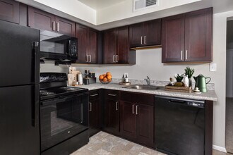 Building Photo - James River Pointe