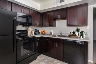 Building Photo - James River Pointe