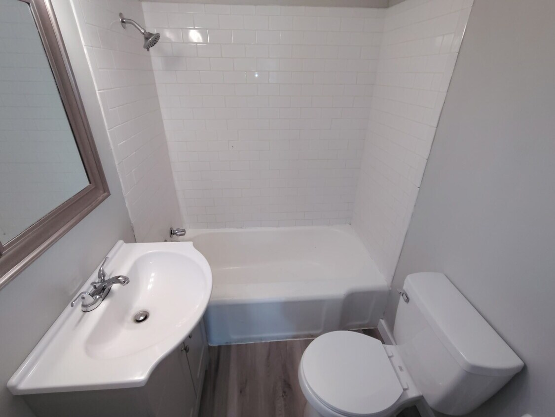 Foto del edificio - 917 E 8th St