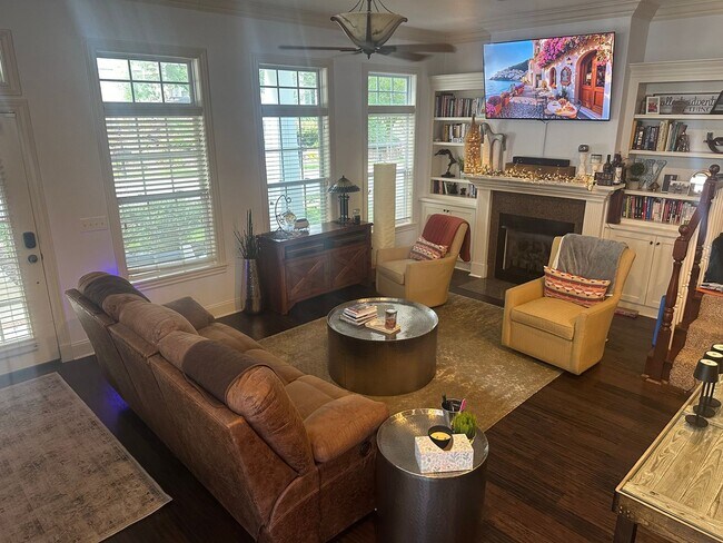 Foto del edificio - 3 Bed, 2.5 Bath Garden Home in Lakewood Subdivision – Available 8/1