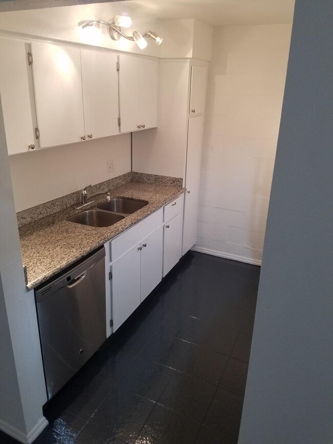 Foto del edificio - 7625 E Camelback Rd