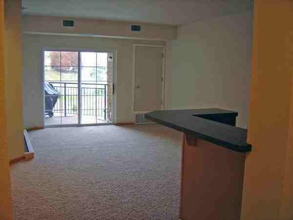 SALA DE ESTAR - 1800 Graham Ave