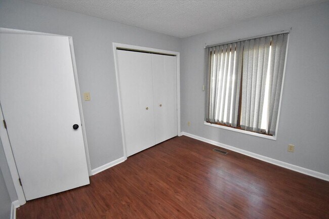 Building Photo - 110 Hollybrook Ln