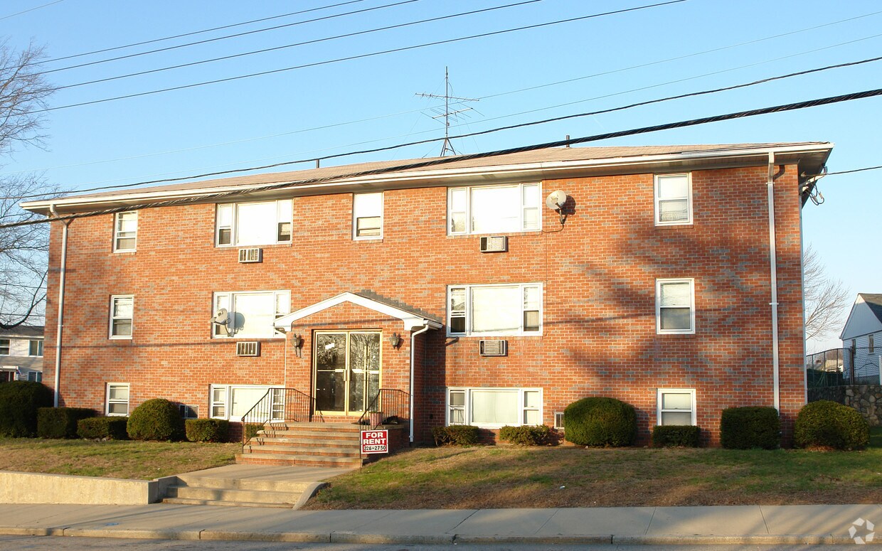 Primary Photo - 777-787 Admiral St
